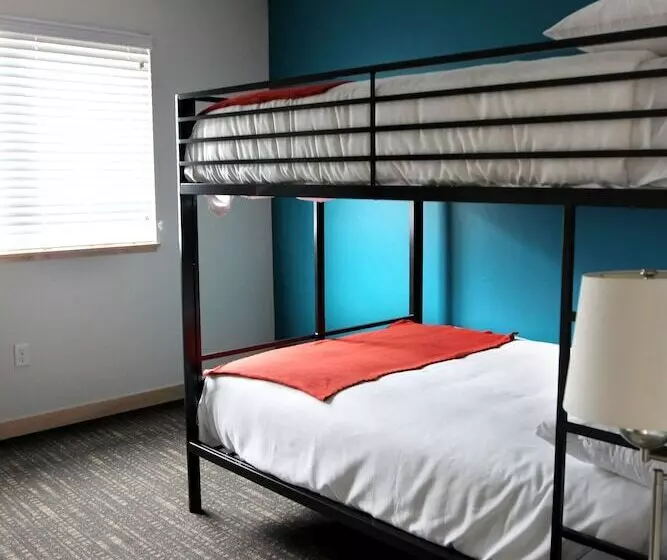 Hotelli Eddy's Resort