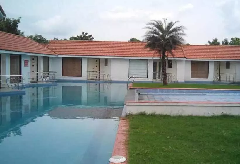 Hotelli Village Retreat