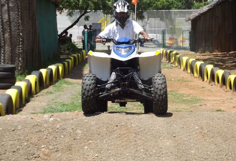 호텔 Village Retreat