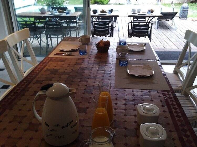 بنسيون Les Hotes Du Paradis