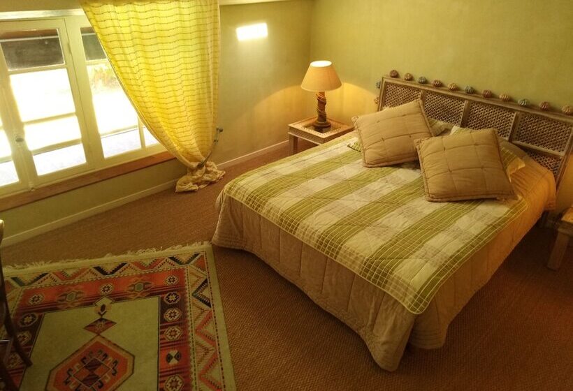 بنسيون Les Hotes Du Paradis