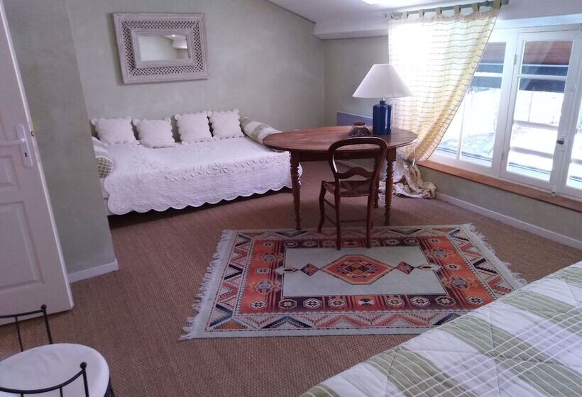 بنسيون Les Hotes Du Paradis