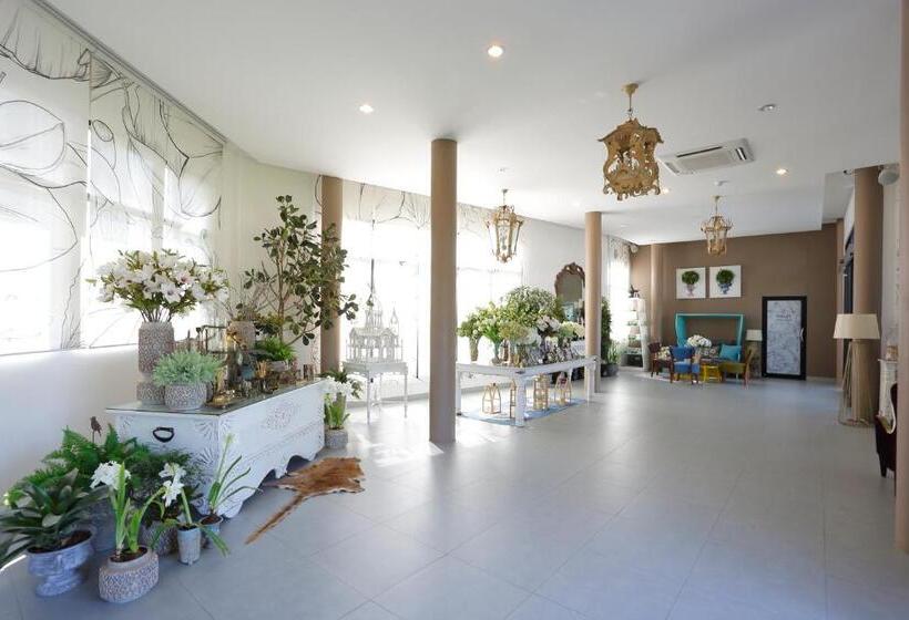 Play La Ploen Boutique Resort