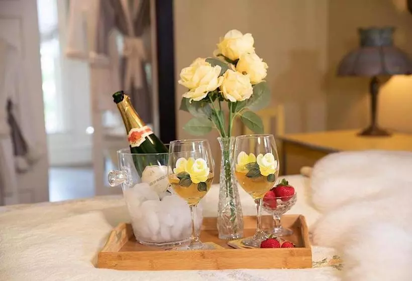 تختخواب و صبحانه Red Gate Inn