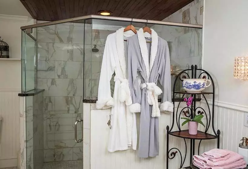 تختخواب و صبحانه Red Gate Inn