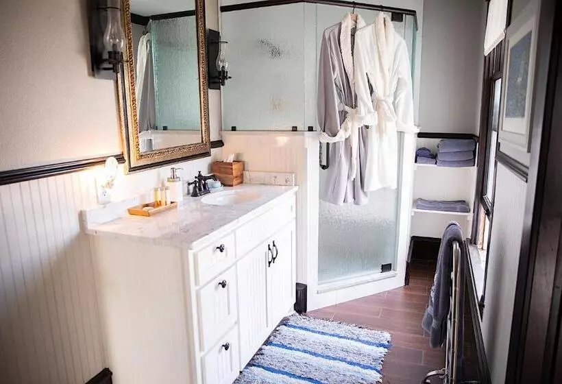 تختخواب و صبحانه Red Gate Inn