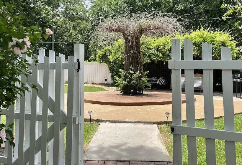 تختخواب و صبحانه Red Gate Inn