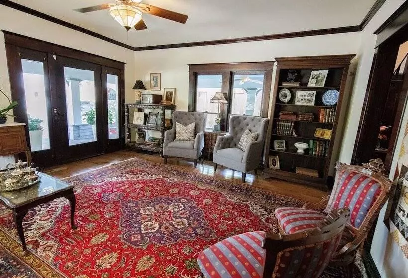 تختخواب و صبحانه Red Gate Inn