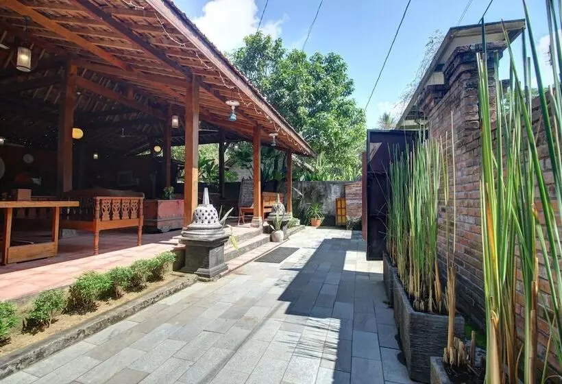 هتل Cempaka Villa