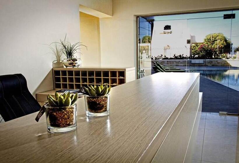 ホテル Crystal Bay