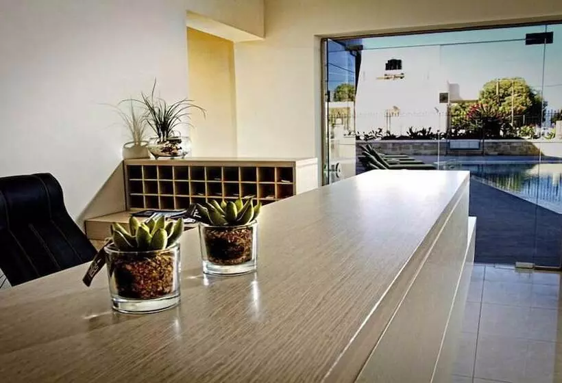 ホテル Crystal Bay