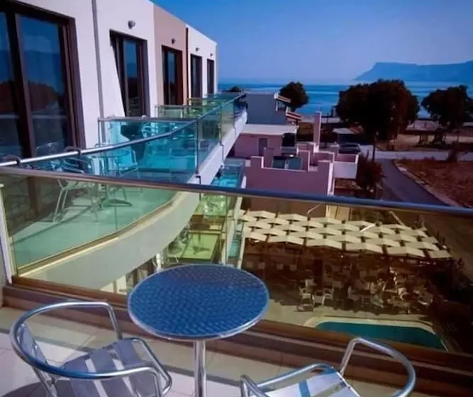 ホテル Crystal Bay