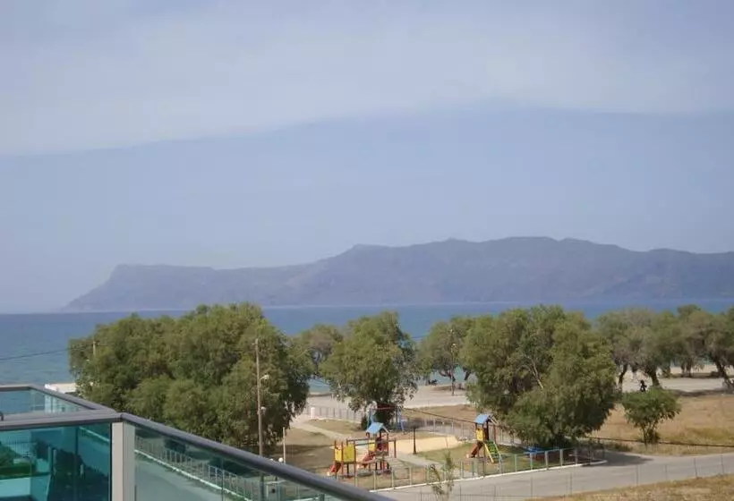 ホテル Crystal Bay