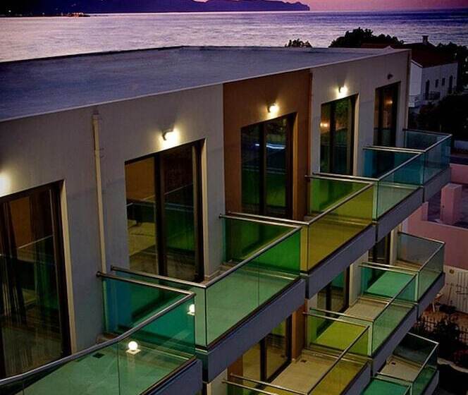 ホテル Crystal Bay