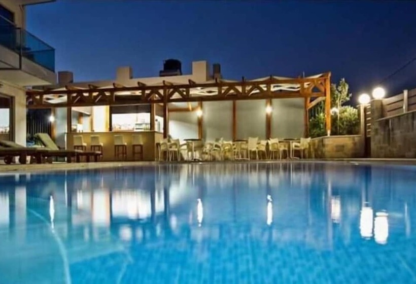 ホテル Crystal Bay