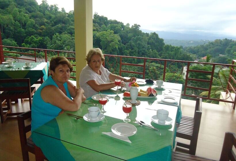 فندق Nature Walk Resort