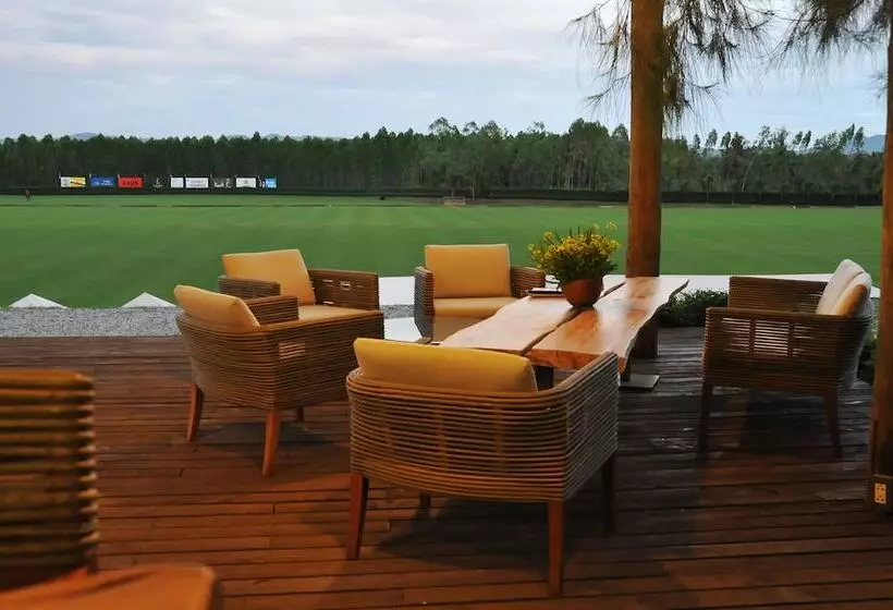 בית מלון כפרי The Farmhouse At Polo Escape