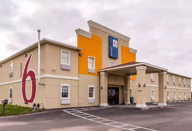 Motel 6 Jourdanton, Tx