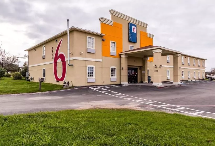 Motel 6 Jourdanton, Tx