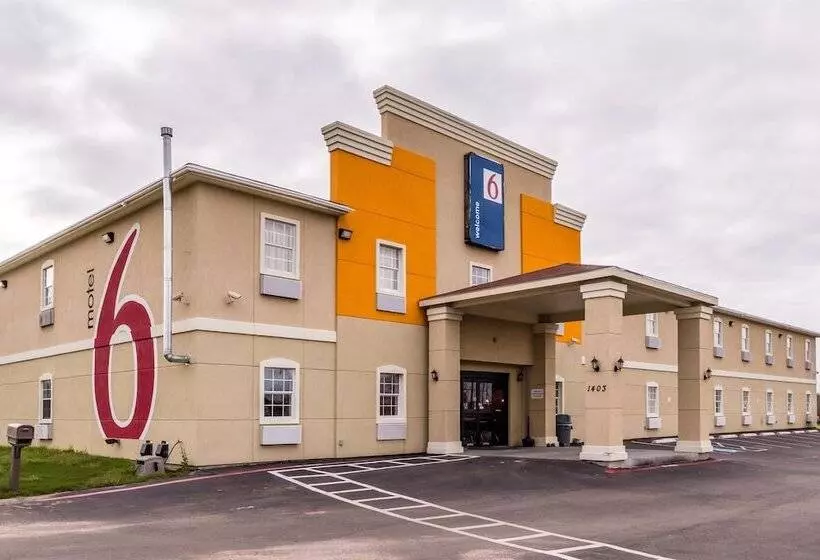 Motel 6 Jourdanton, Tx