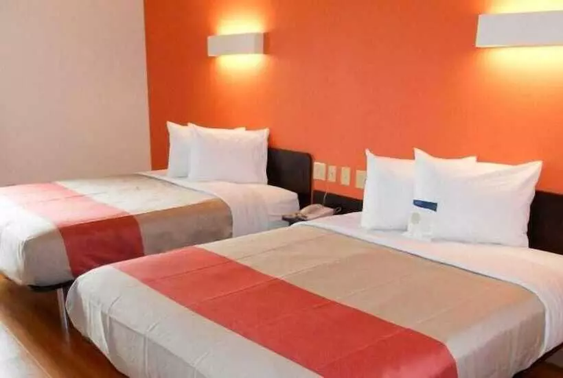 Motel 6 Jourdanton, Tx