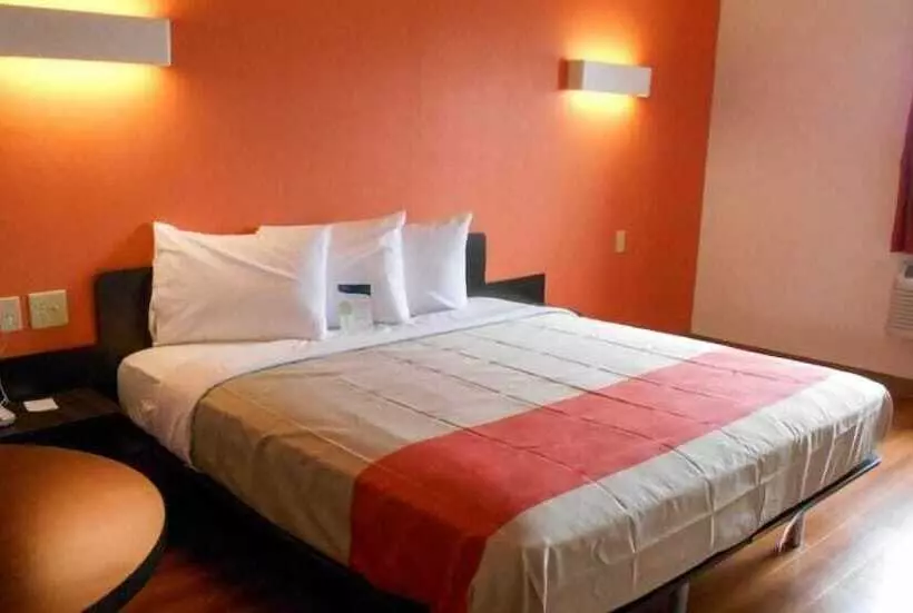 Motel 6 Jourdanton, Tx