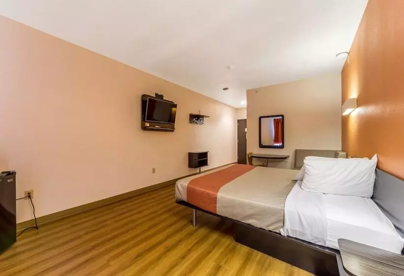 Motel 6 Jourdanton, Tx
