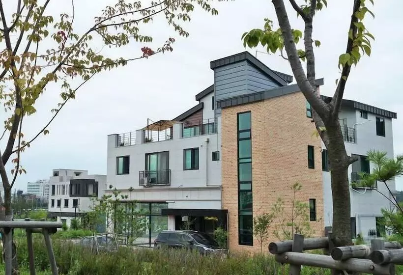 Пансион Mr. Kim Guesthouse