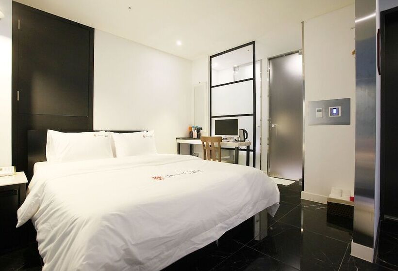 בית מלון כפרי Yein