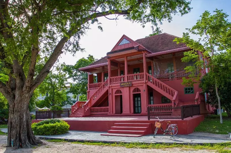 Отель Kroque Boutique & Bistro