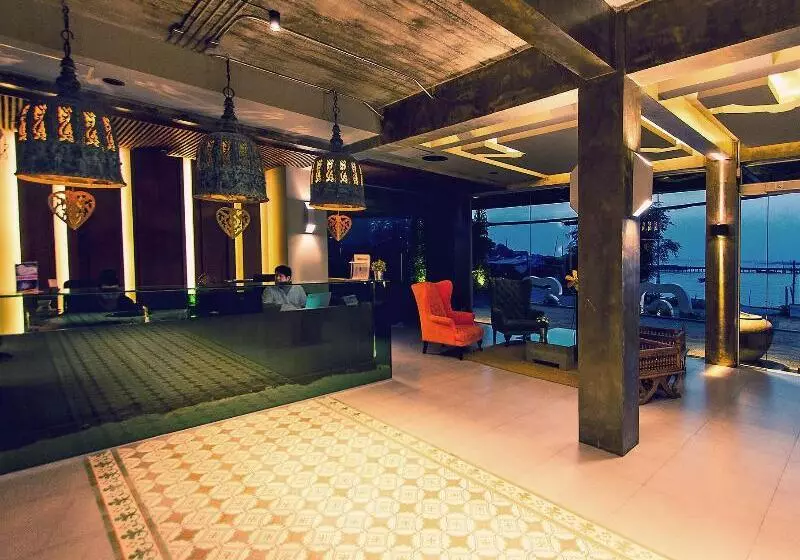 Отель Kroque Boutique & Bistro