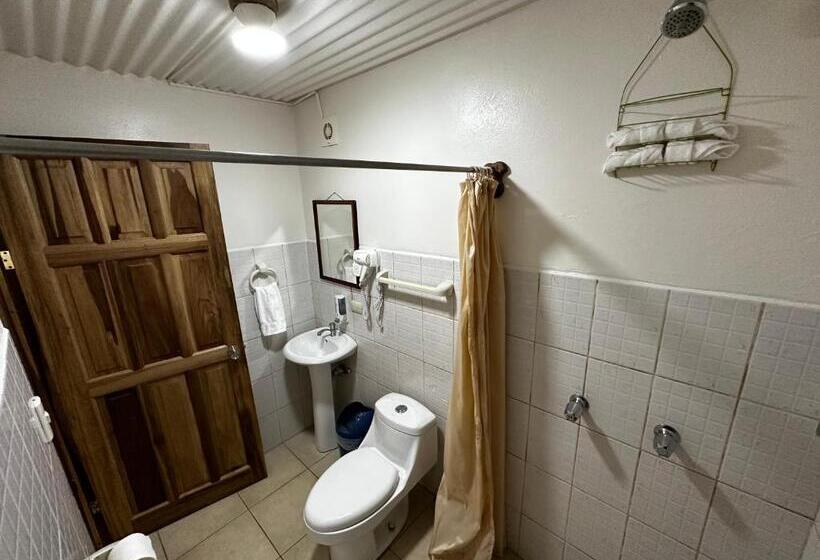 酒店 Loma Real Hot Springs Bed & Breakfast