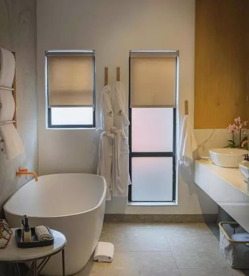 Отель Menlyn Boutique