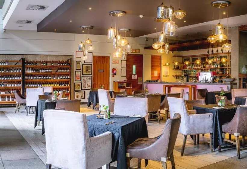 Отель Menlyn Boutique