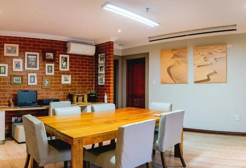 Отель Menlyn Boutique