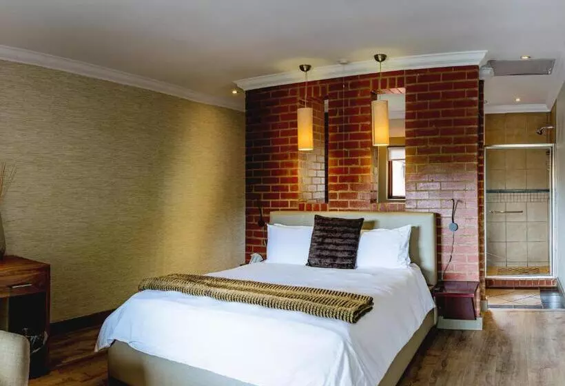 Отель Menlyn Boutique