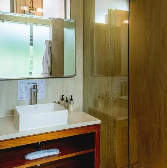 Отель Menlyn Boutique