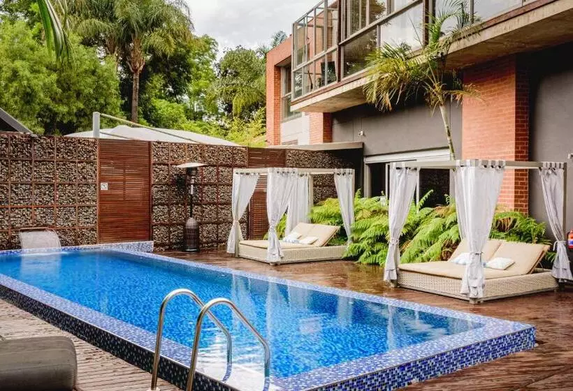 Отель Menlyn Boutique