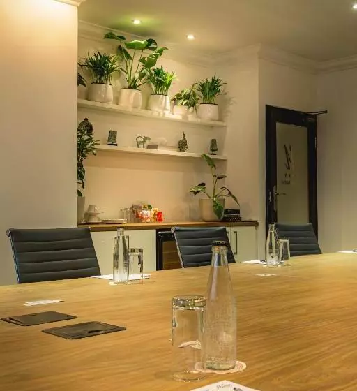 Отель Menlyn Boutique