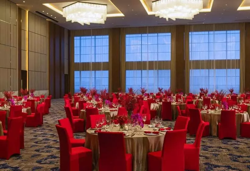 Отель Renaissance Suzhou Wujiang