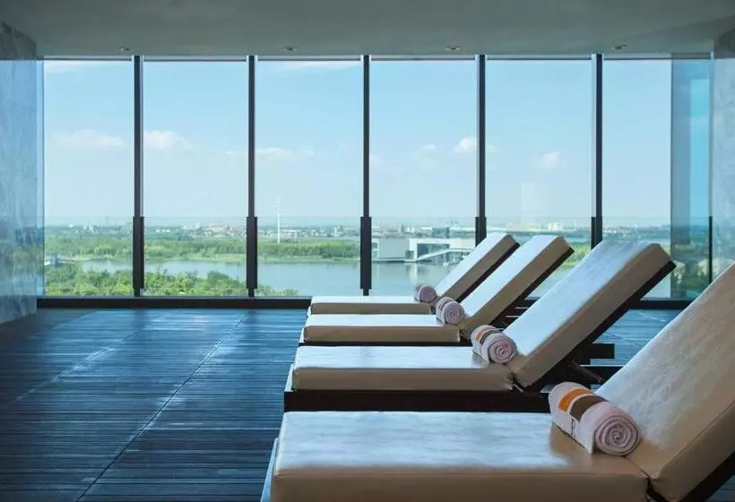 Отель Renaissance Suzhou Wujiang