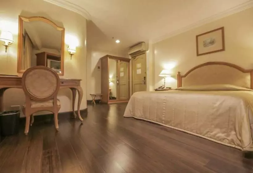 Hotel The Grand Dame