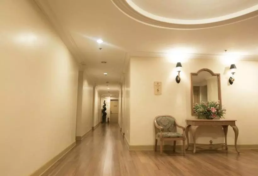 Hotel The Grand Dame