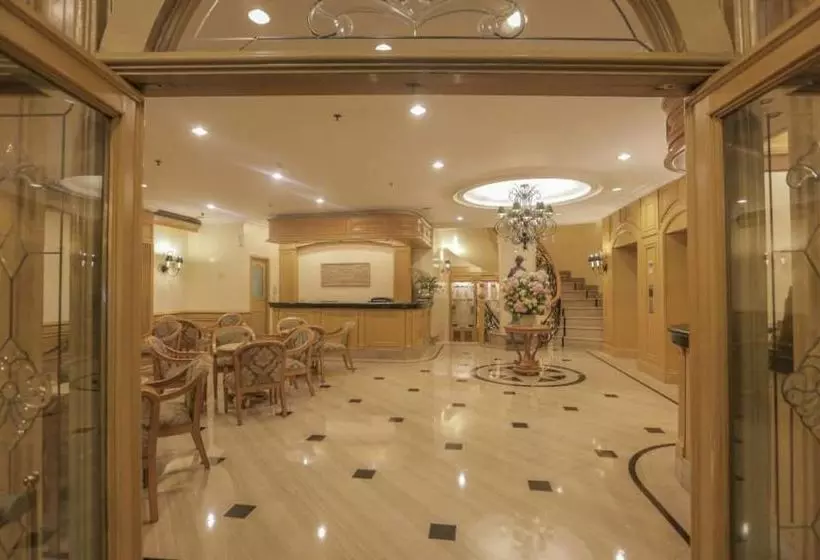 Hotel The Grand Dame