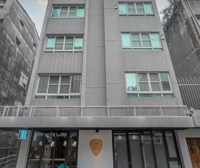 Light Hostel