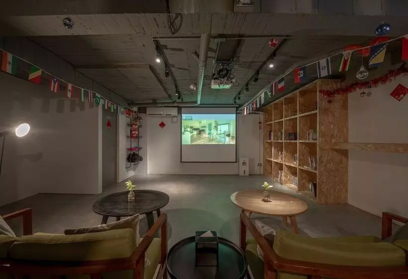 Light Hostel