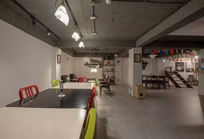 Light Hostel