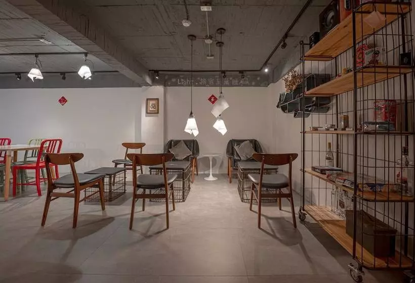 Light Hostel