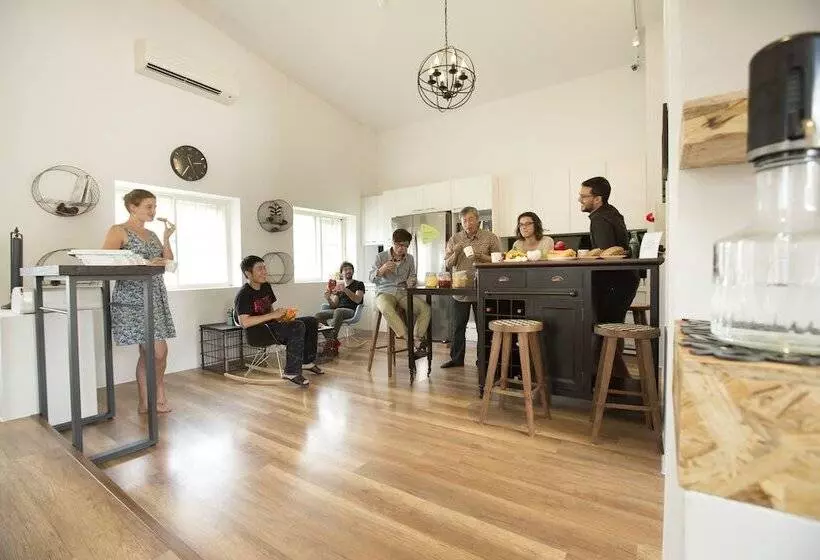 Light Hostel