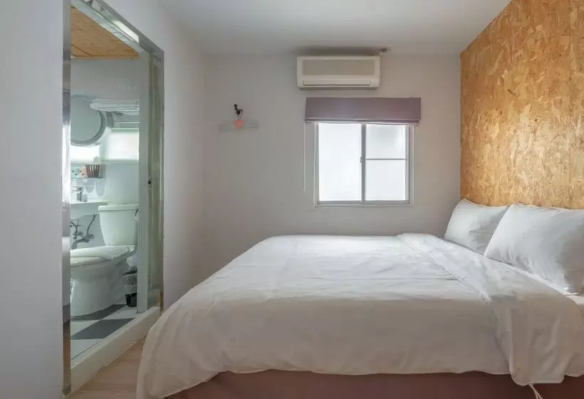 Light Hostel